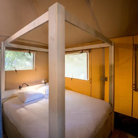 Urban Gardens 리조트 4*